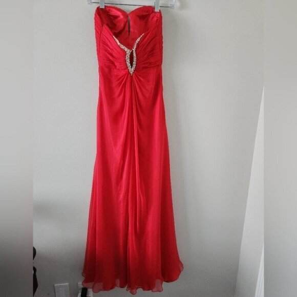 LA FEMME | gown embellished neckline and back red sz 4 - Picture 3 of 7